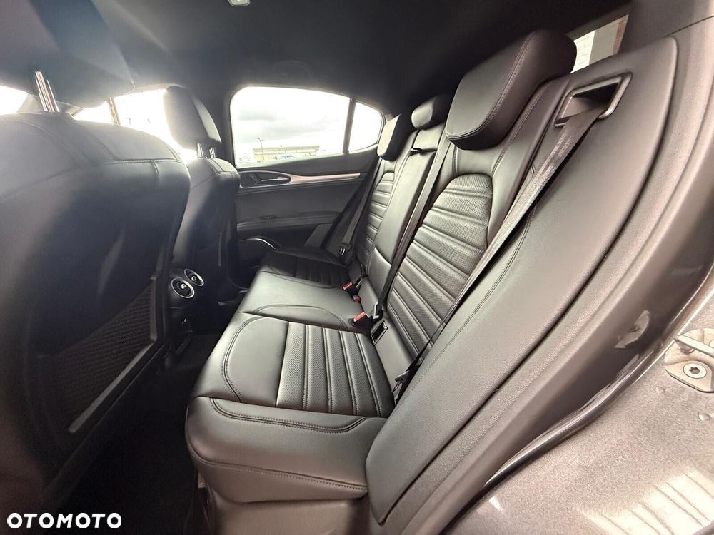 Alfa Romeo Stelvio 2.0 Turbo Veloce TI Q4 - 11