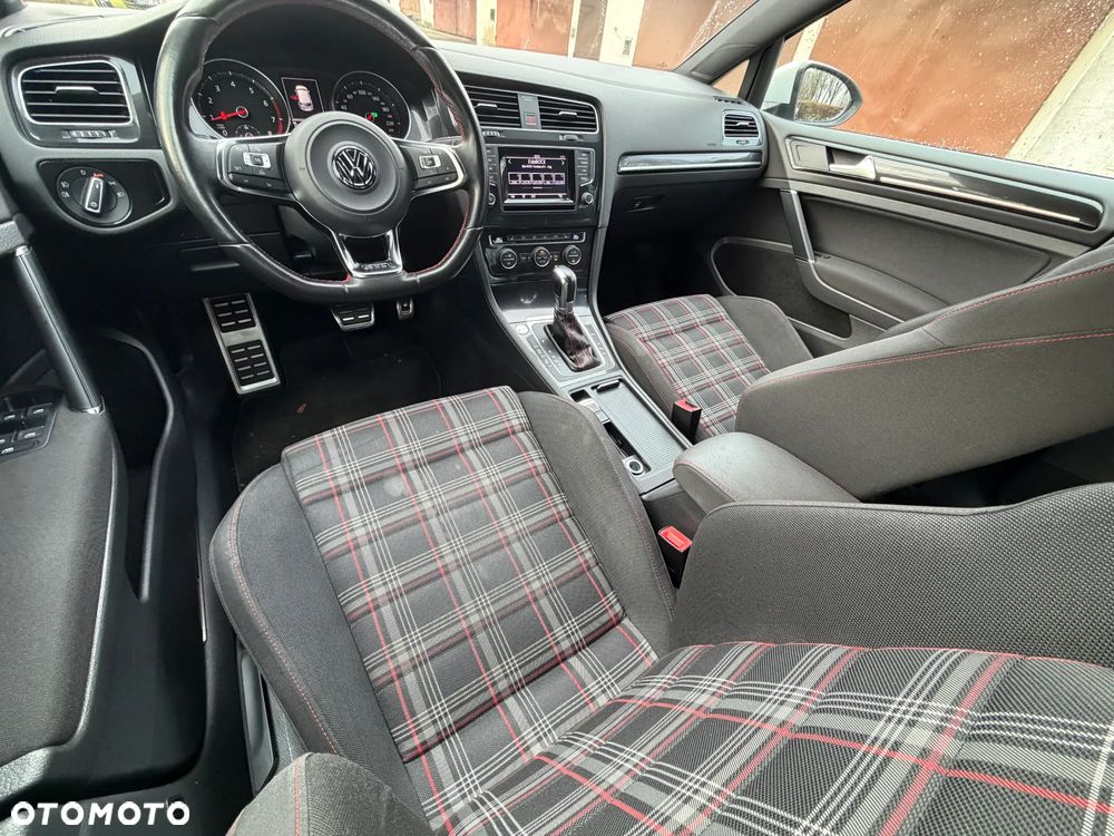 Volkswagen Golf - 13