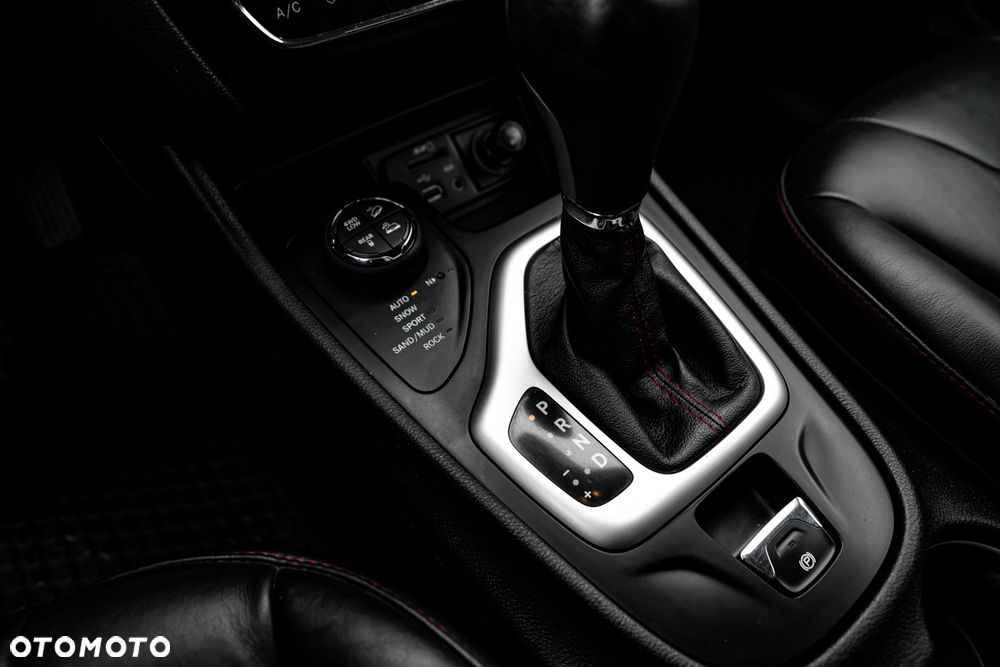 Jeep Cherokee 3.2 V6 Pentastar Active Drive I Automatik Limited - 38