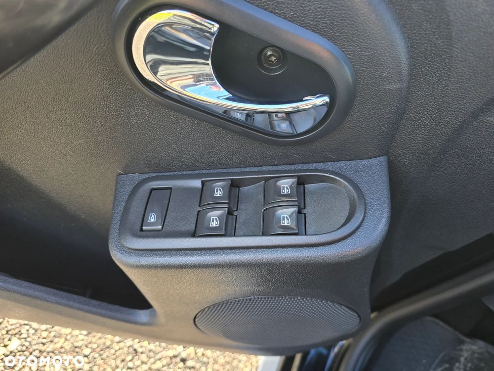 Dacia Duster TCe 125 4x2 Blackshadow - 29