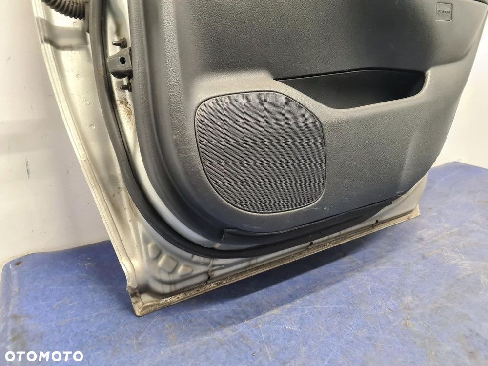 TOYOTA AVENSIS T25 DRZWI TYŁ PRAWE 1C0 - 13