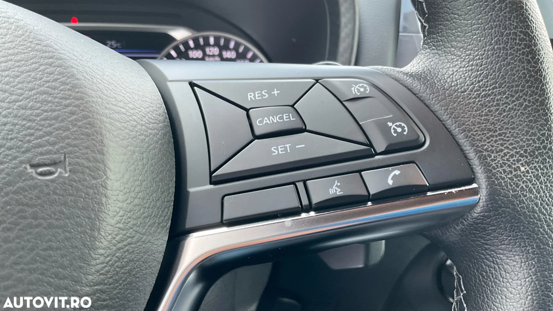 Nissan Juke DIG-T DCT N-Connecta - 32