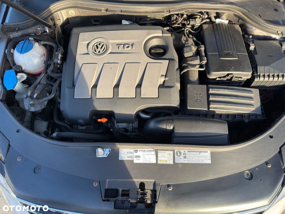 Volkswagen Passat 1.6 TDI Comfortline - 24