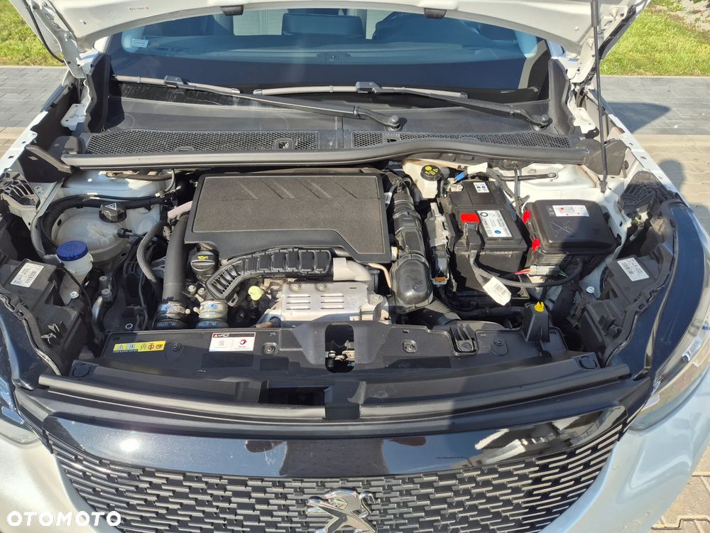 Peugeot 2008 PureTech 130 Allure S&S EAT8 - 16