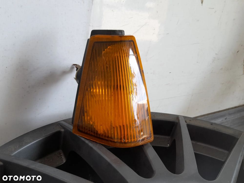 Kierunkowskaz lewy przedni Volvo 340-360 1975-1991 - 2