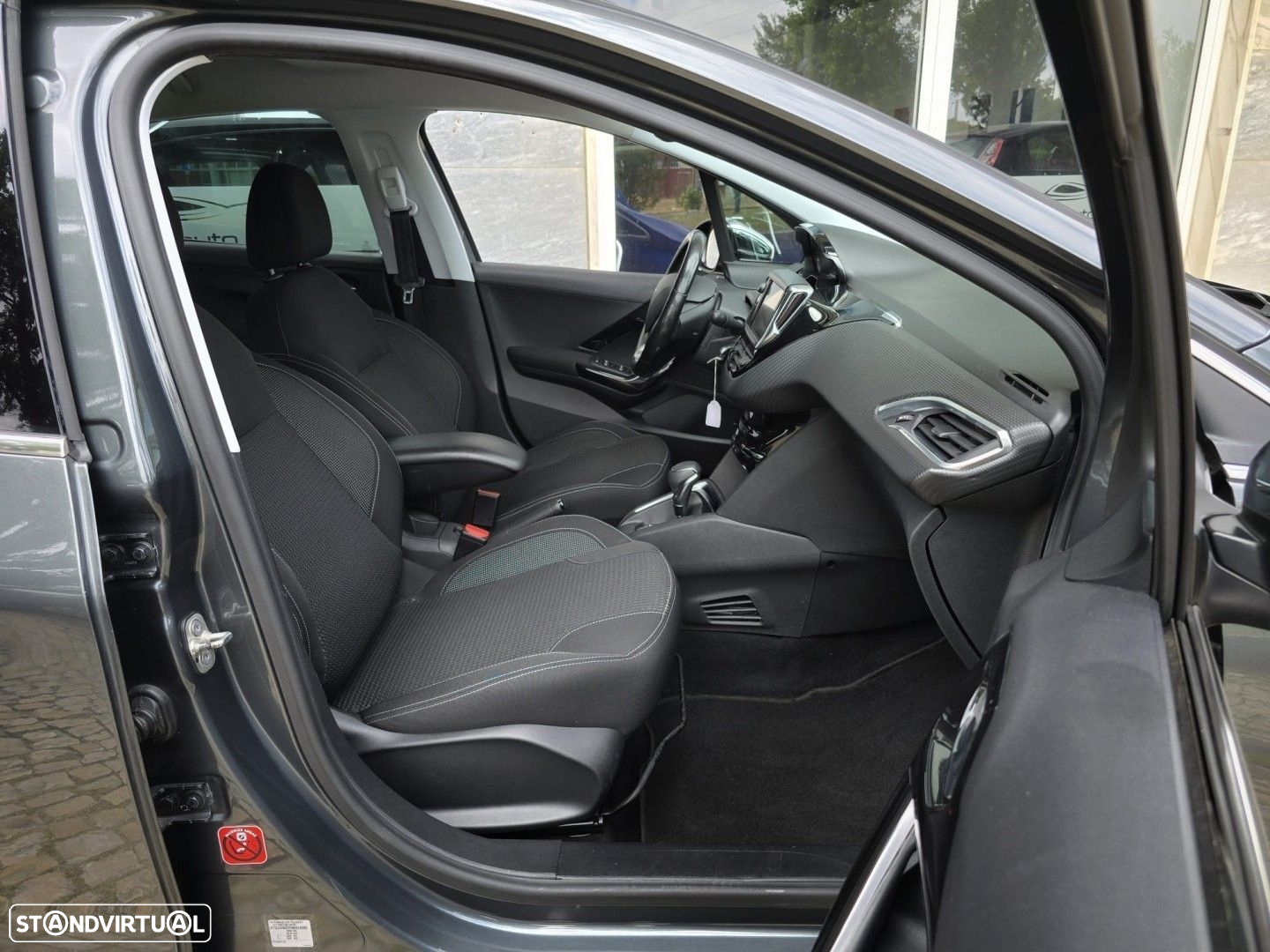 Peugeot 208 1.2 PureTech Allure EAT6 - 23