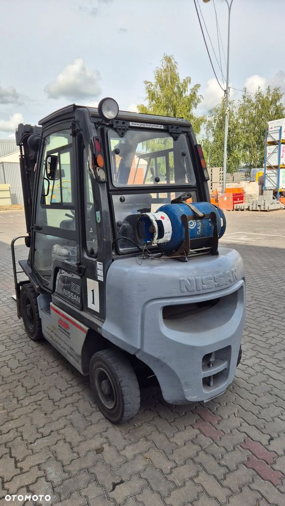 Nissan UD02A25PQ - 3