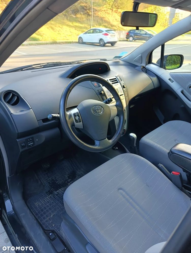 Toyota Yaris - 8