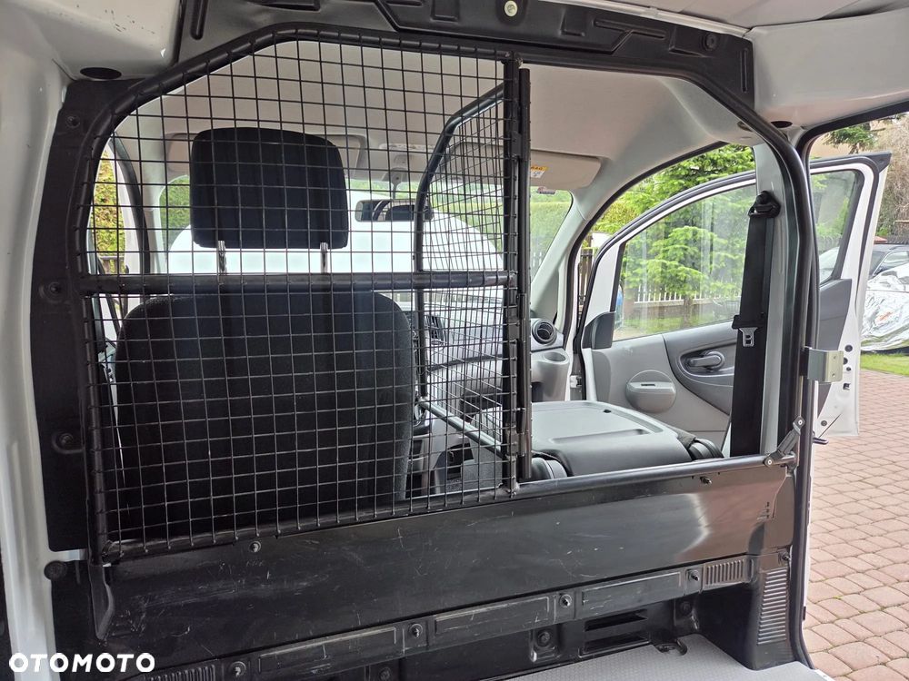 Nissan NV200 - 24