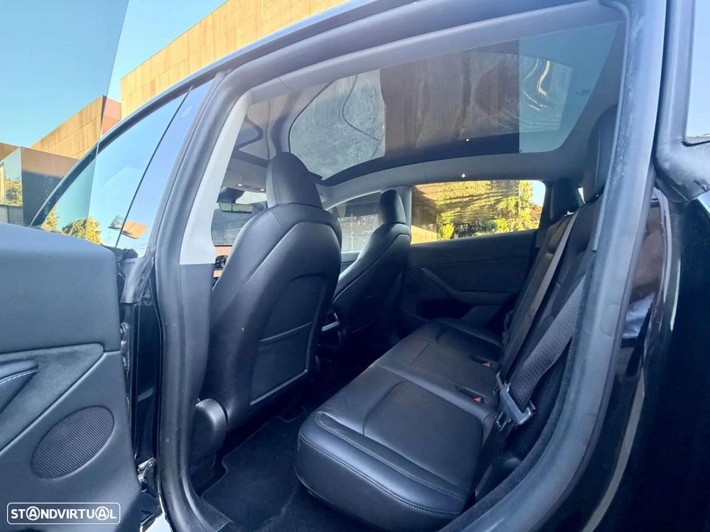 Tesla Model Y Long Range Dual Motor AWD - 10