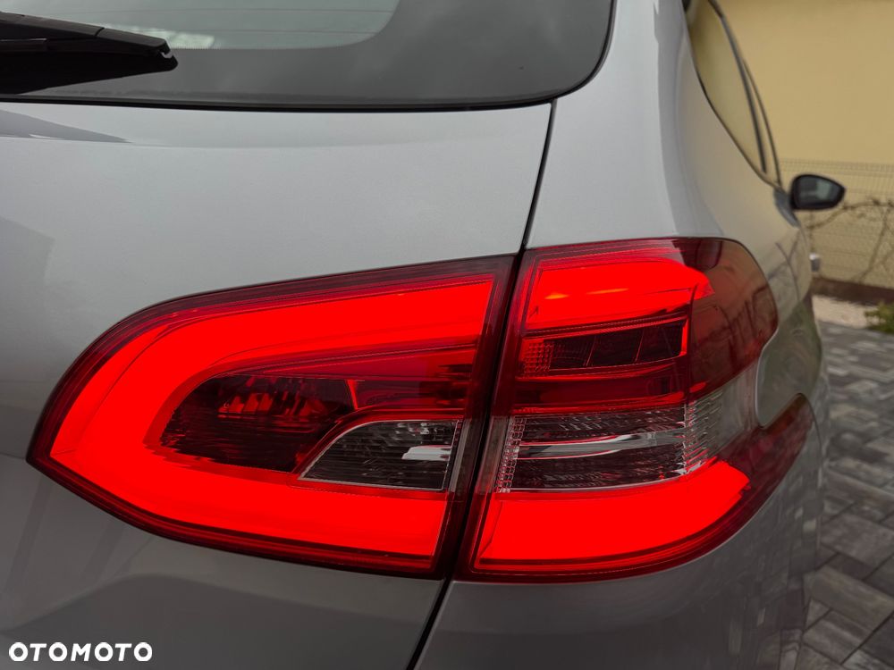 Peugeot 308 SW HDi FAP 110 (Blue Lion) Business Line Niveau 1 - 16