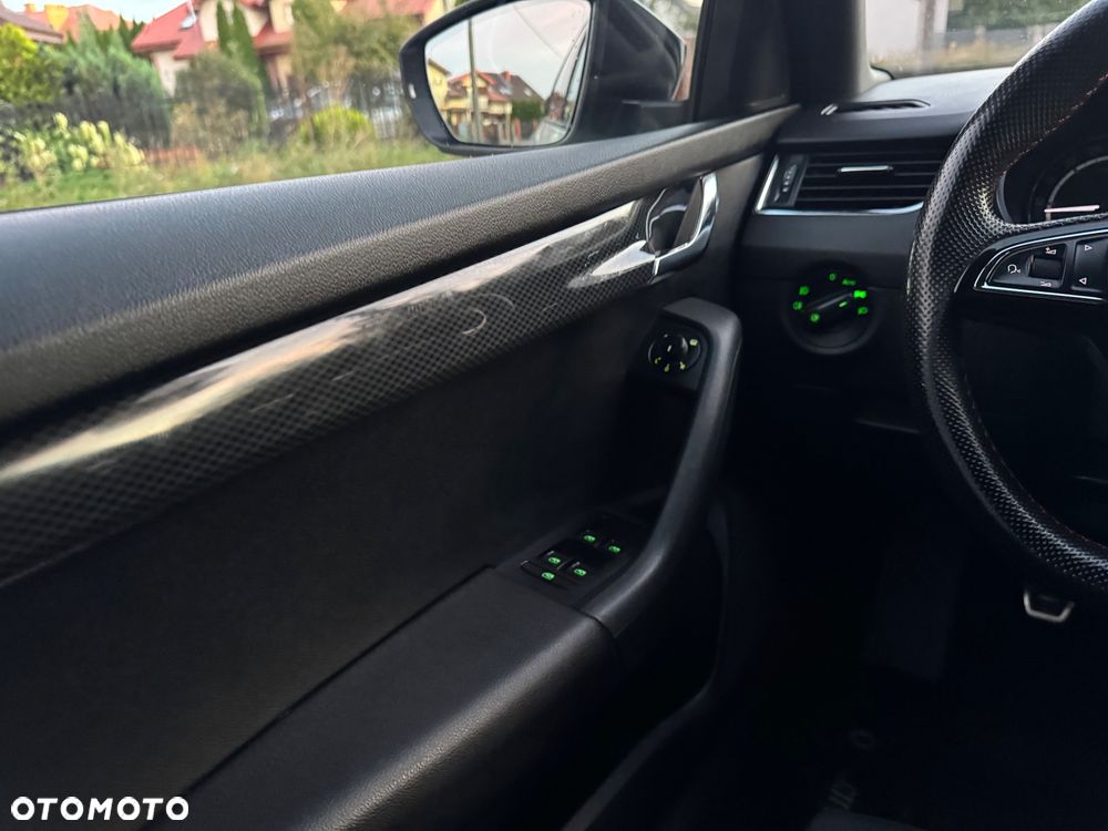 Skoda Octavia Combi 2.0 TDI (Green tec) RS - 23