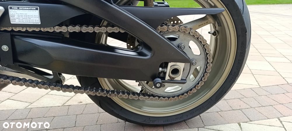 Yamaha FZ - 32