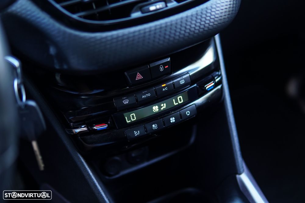 Peugeot 2008 PureTech 82 Style - 36