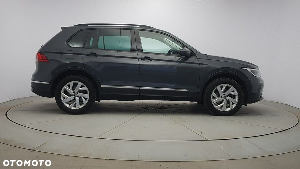 Volkswagen Tiguan - 8