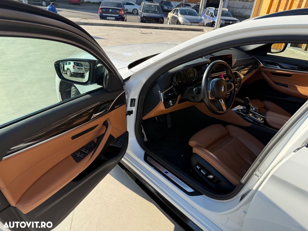 BMW Seria 5 530d xDrive AT - 17