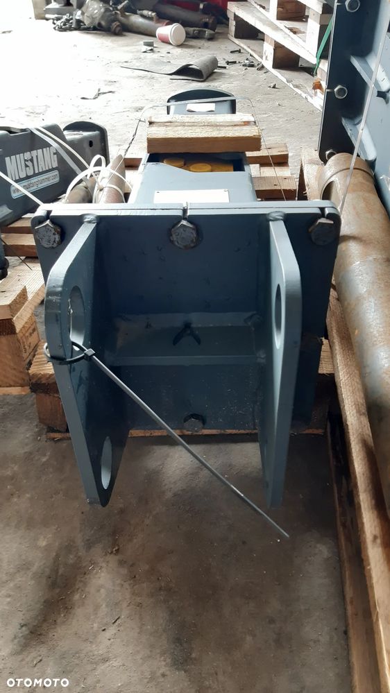 Młot wyburzeniowy hydrauliczny HM 150 Mustang do koparki 1,8-4 T, waga 125 kg - 4