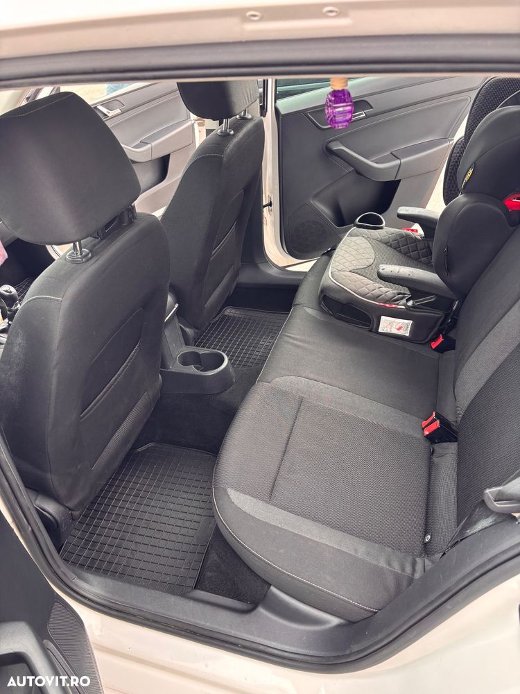 Skoda RAPID 1.6 TDI Ambition - 12