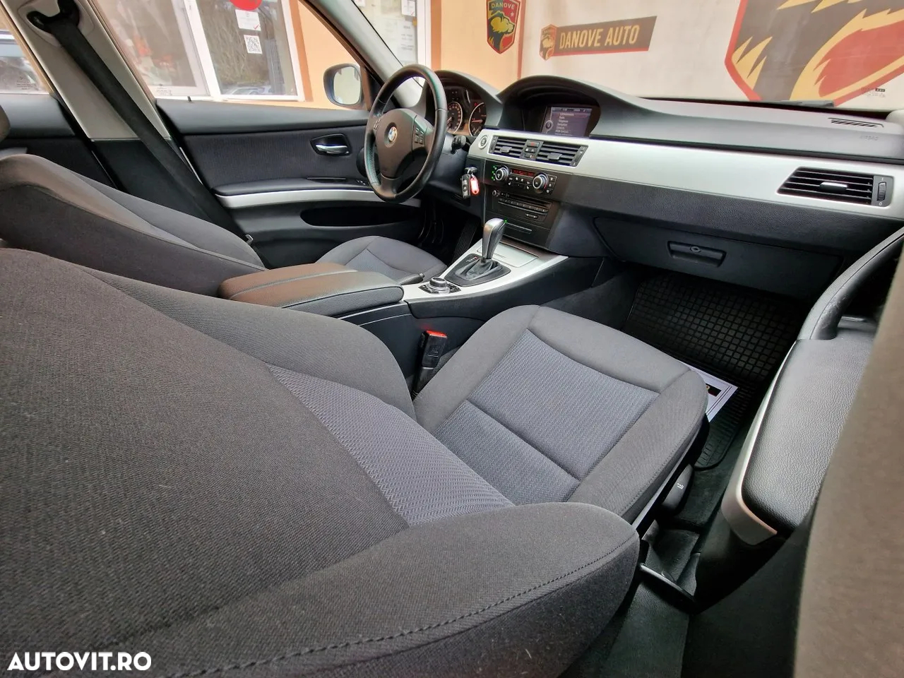 BMW Seria 3 318d DPF Touring Aut. - 16