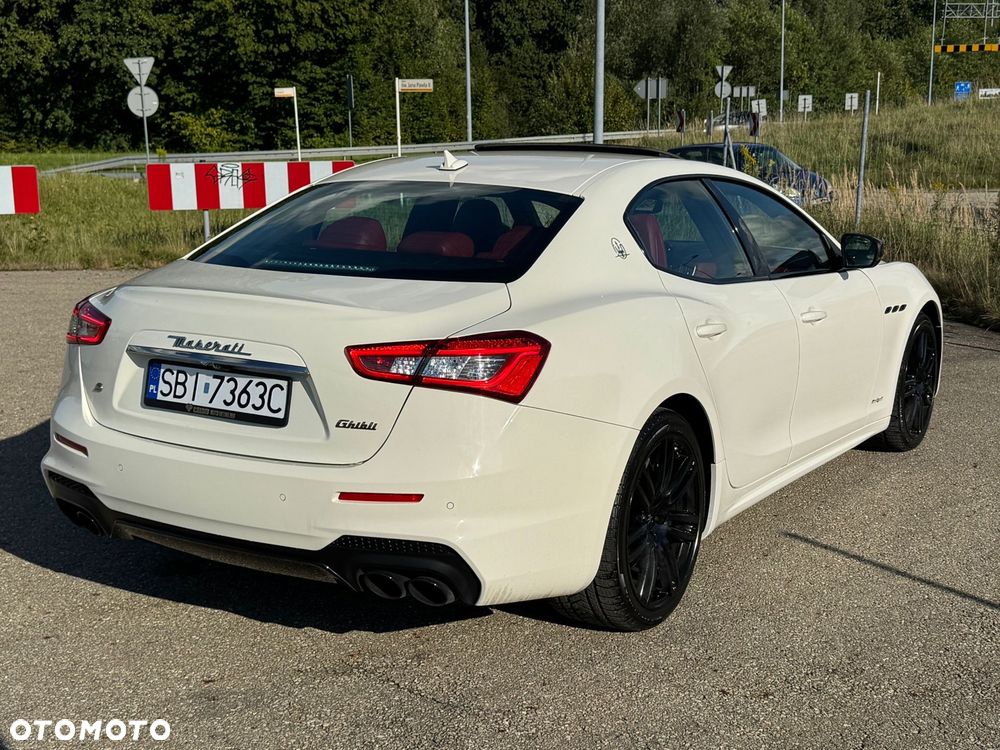Maserati Ghibli S GranSport - 12