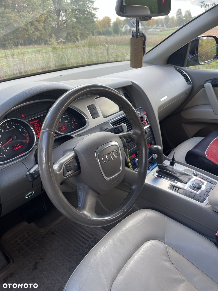 Audi Q7 2008 photo 4