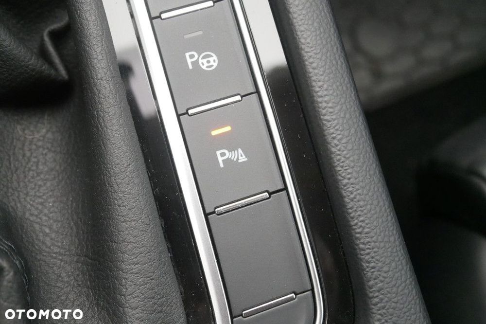 Volkswagen Passat 2.0 TSI Elegance DSG - 20