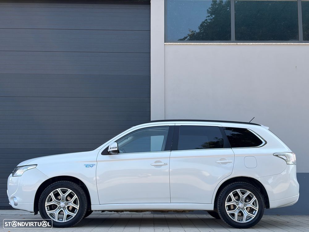 Mitsubishi Outlander 2.0 4WD - 7