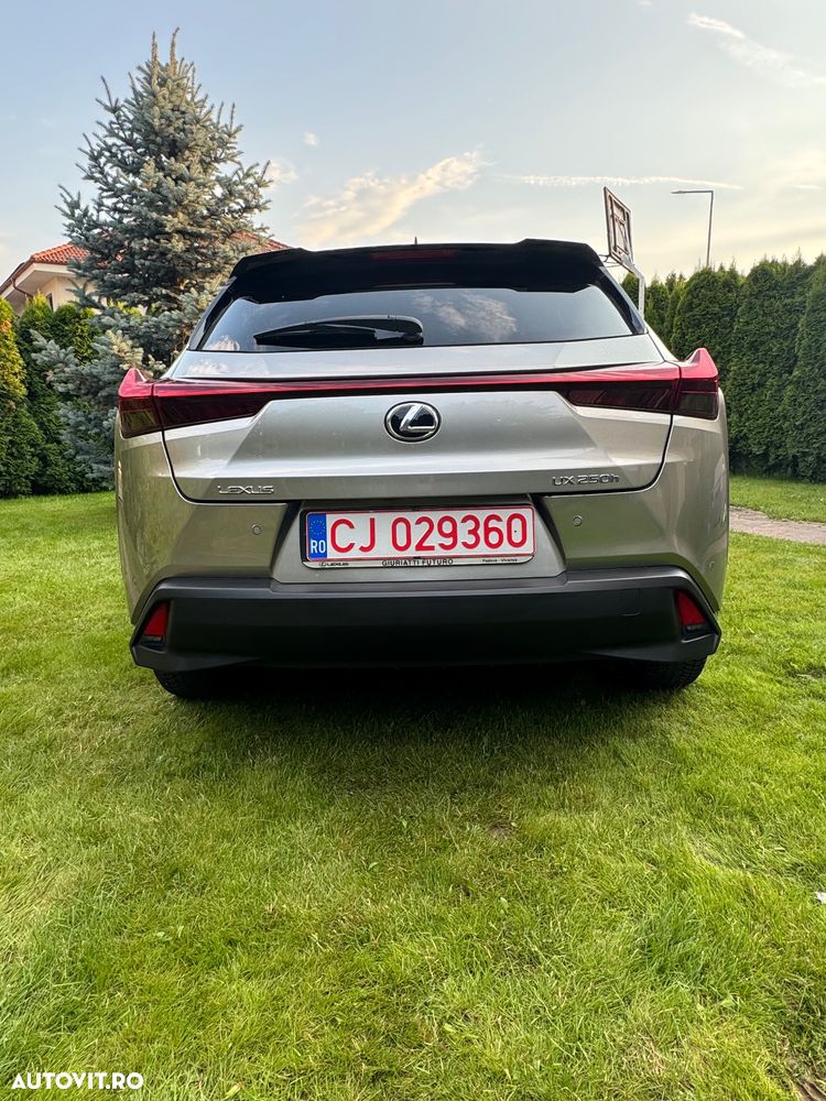 Lexus UX - 4