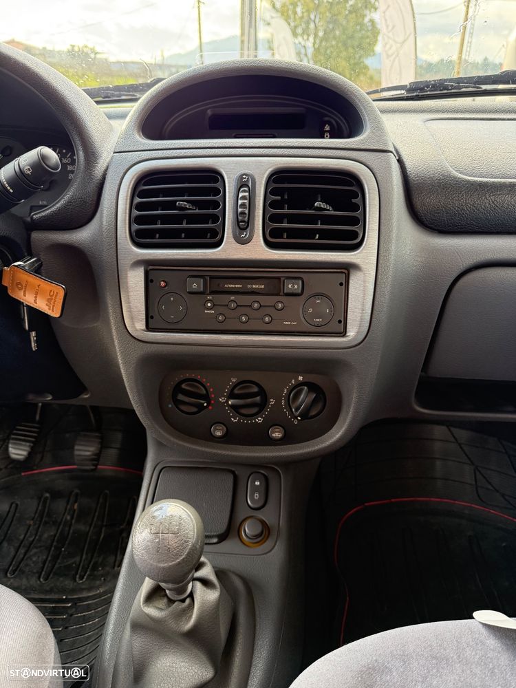 Renault Clio 1.2 RXE - 9