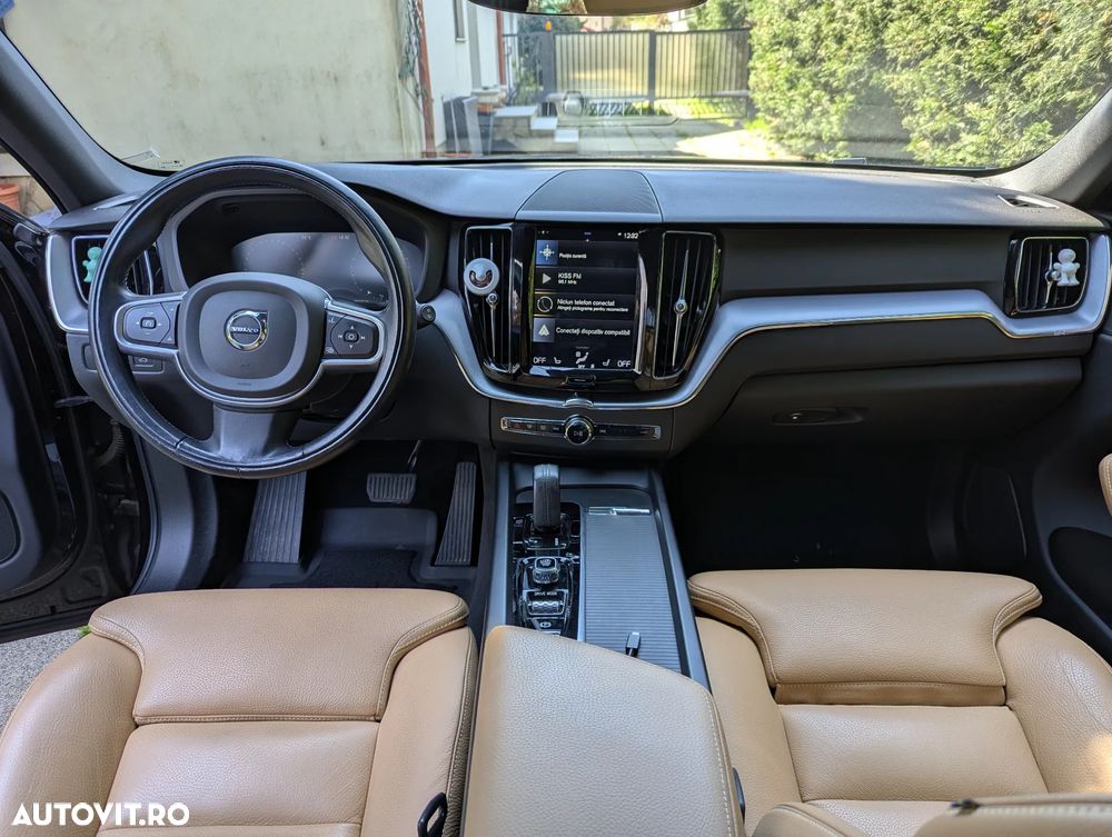 Volvo XC 60 B5 MHEV AT8 AWD Momentum Pro - 10