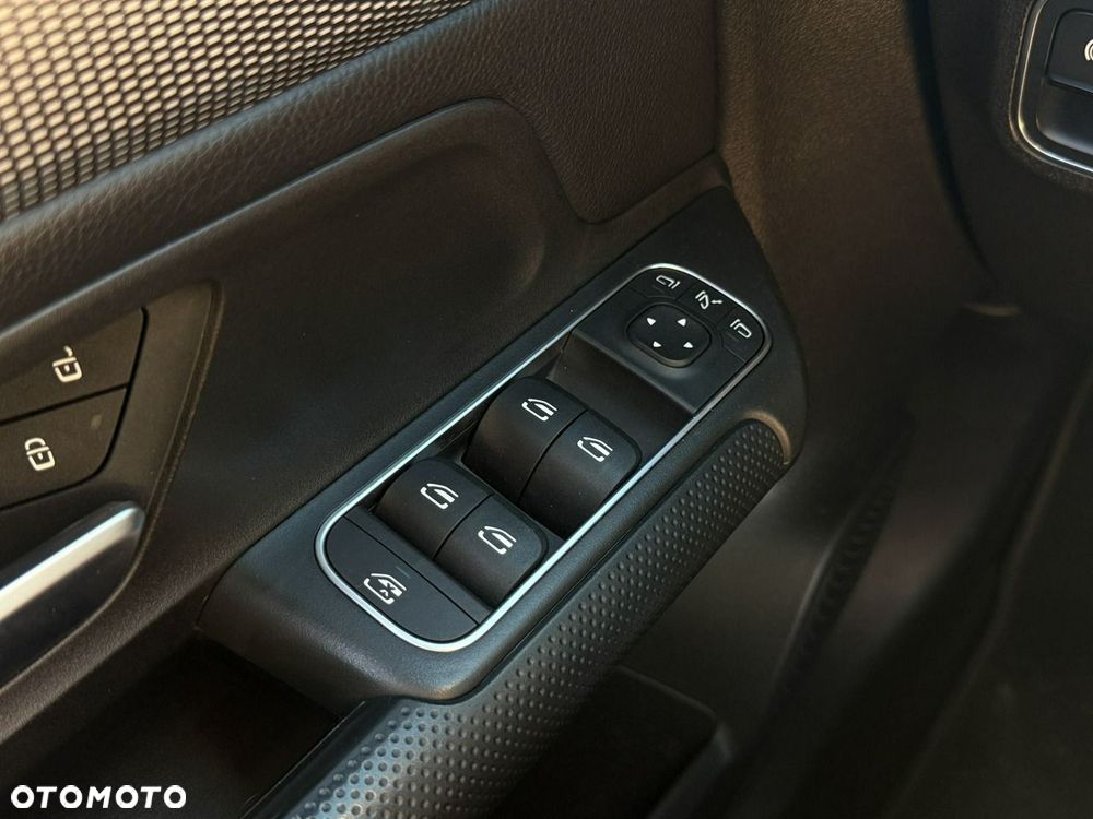 Mercedes-Benz GLB 200 7G-DCT - 15