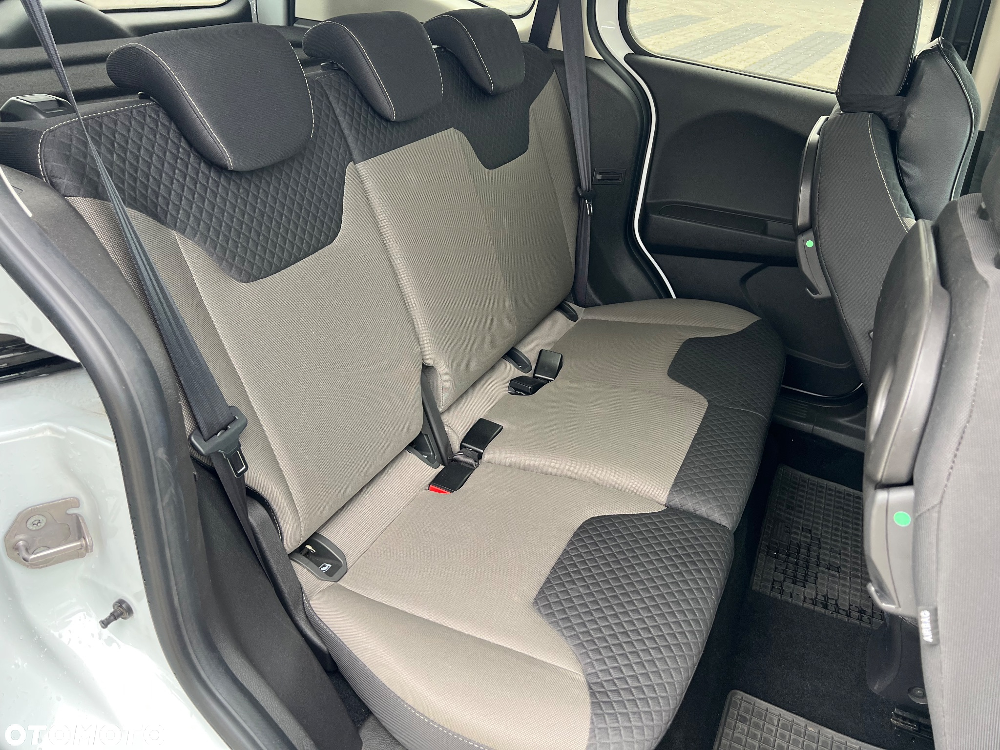 Ford Tourneo Courier 1.5 TDCi Trend - 13