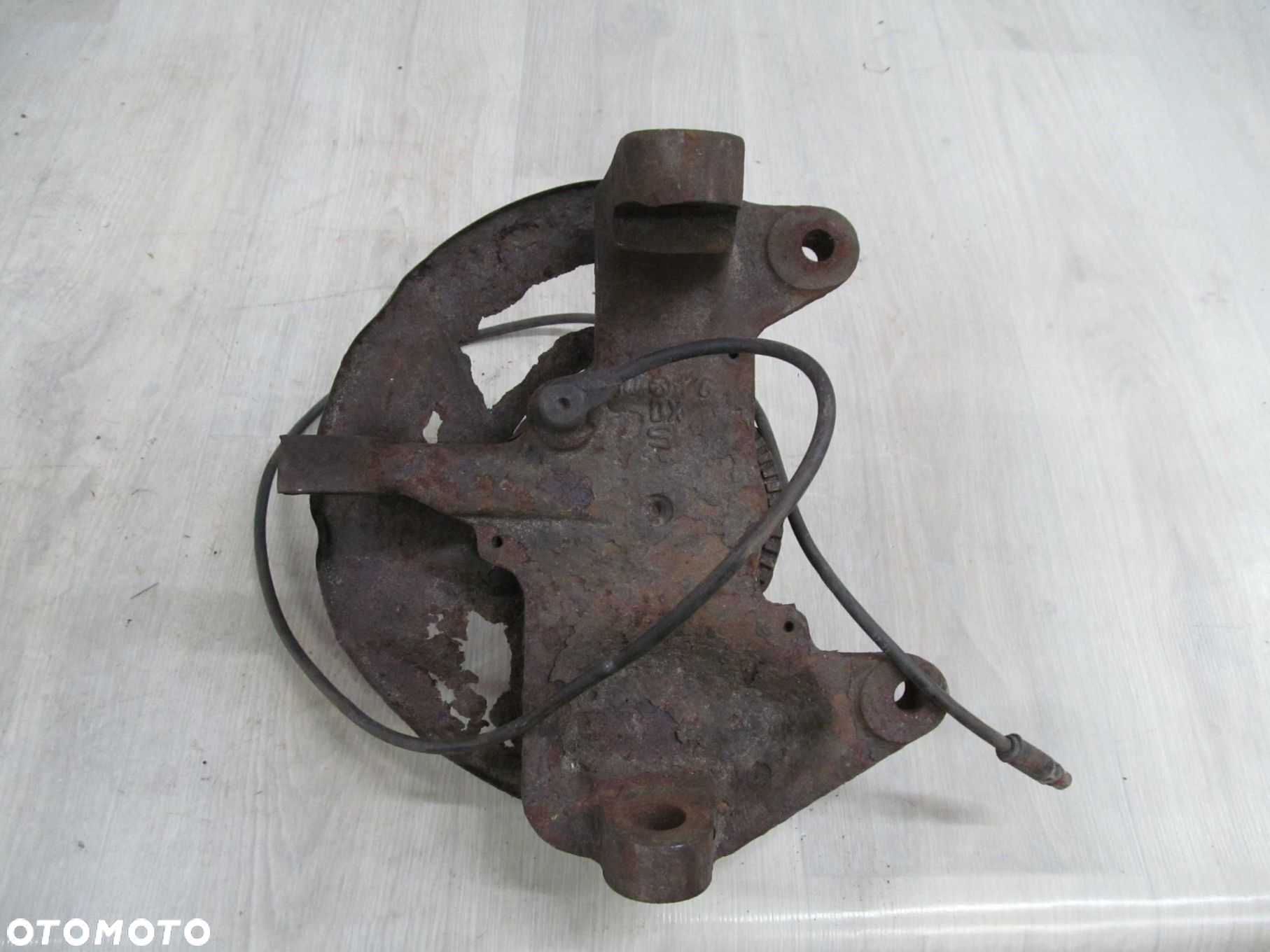 IVECO DAILY IV 06-14 35S PIASTA ZWROTNICA KOLA PRAWA ABS 16" - 4