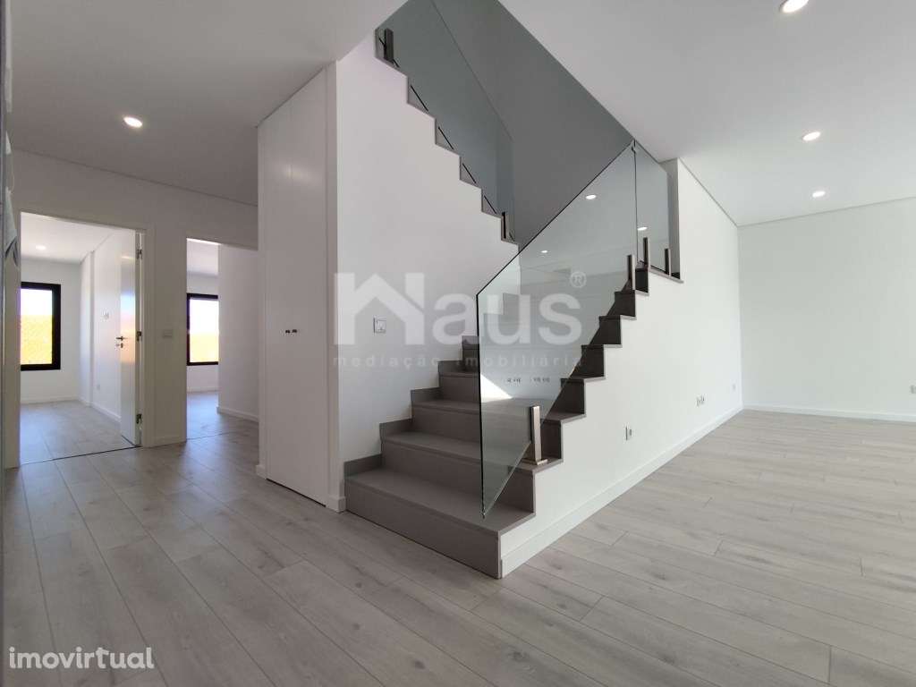 Duplex T3 com parqueamento e terraços - Grande imagem: 5/25