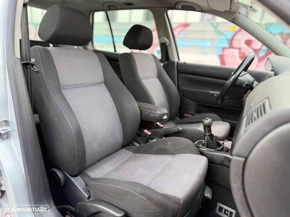 VW Golf 1.4i 25 Anos - 9