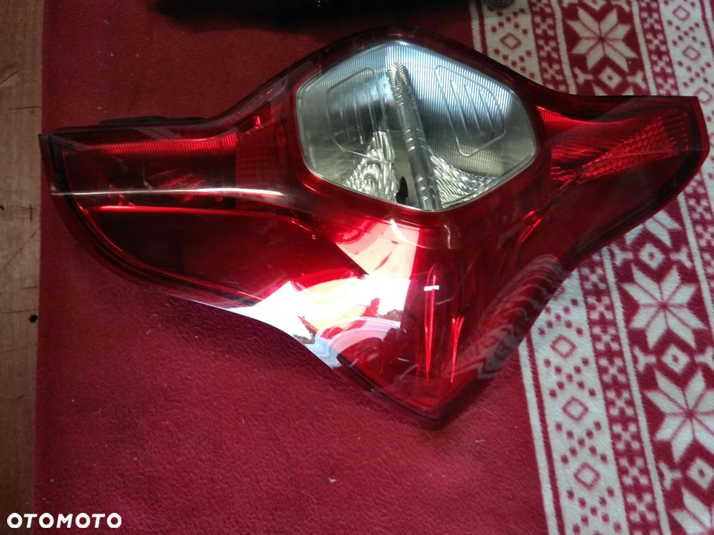 DACIA LODGY LAMPA PRAWA WKLAD ZAROWKI ORAZ INNE CZESCI PYTAC - 2