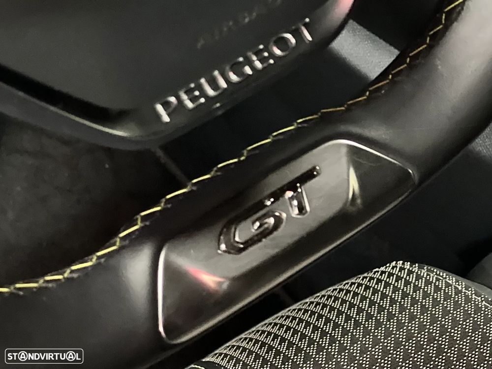 Peugeot 208 PureTech 130 EAT8 GT Pack - 17