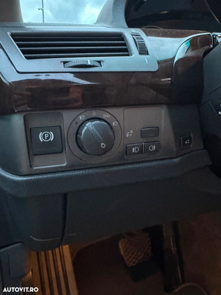 BMW Seria 7 745i A - 17