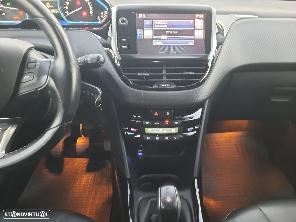 Peugeot 2008 1.6 BlueHDi Allure - 32