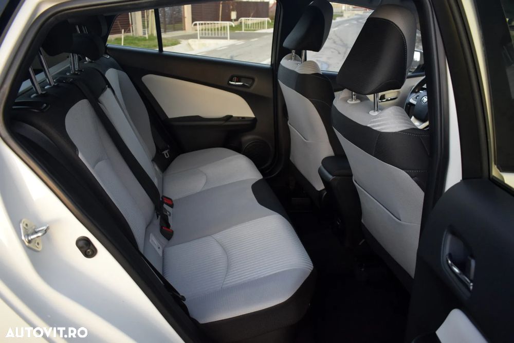 Toyota Prius (Hybrid) Sol Plus - 11