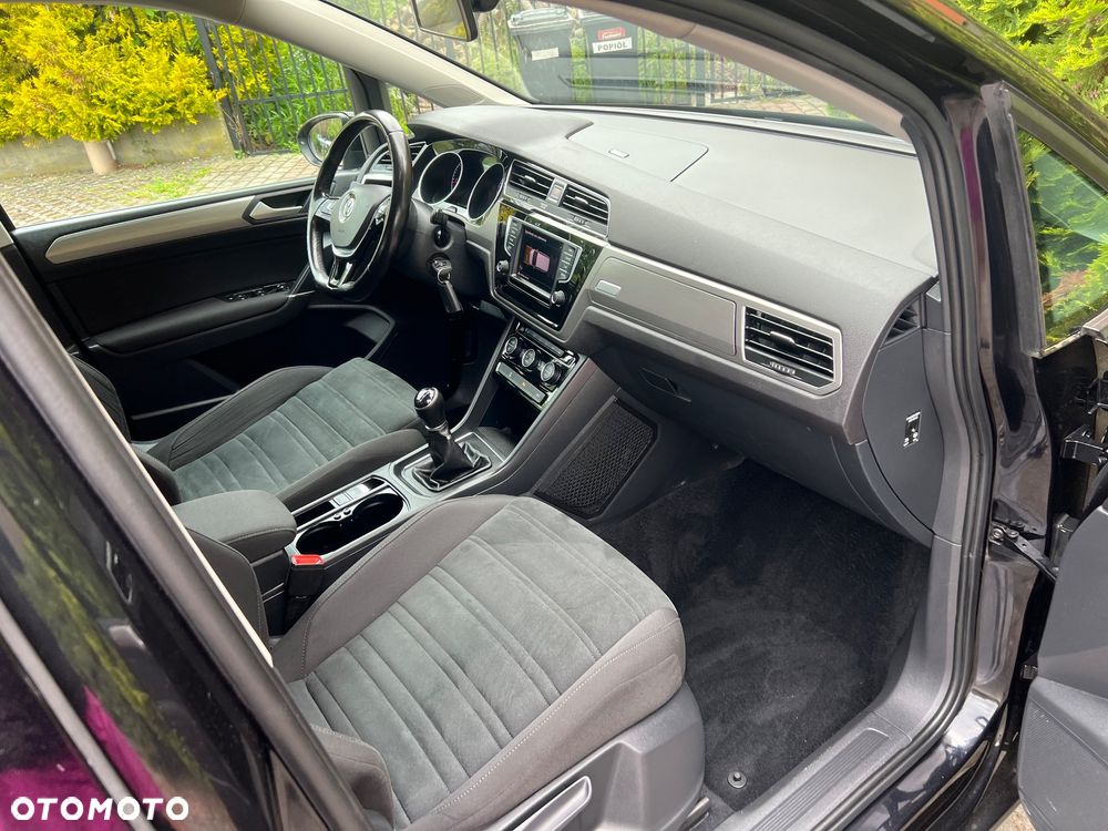 Volkswagen Touran - 12