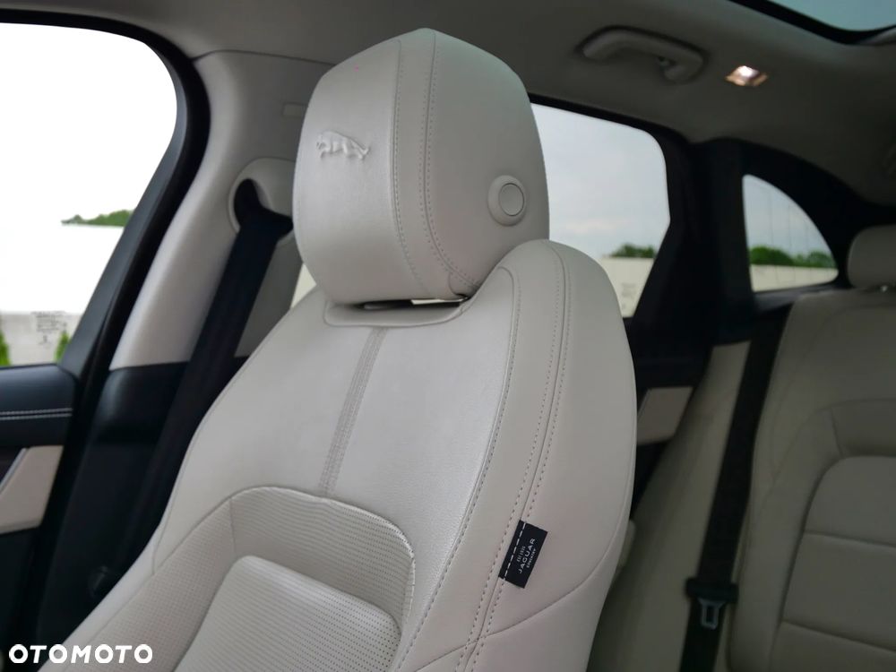 Jaguar F-Pace 2.0 i4P AWD R-Sport - 22