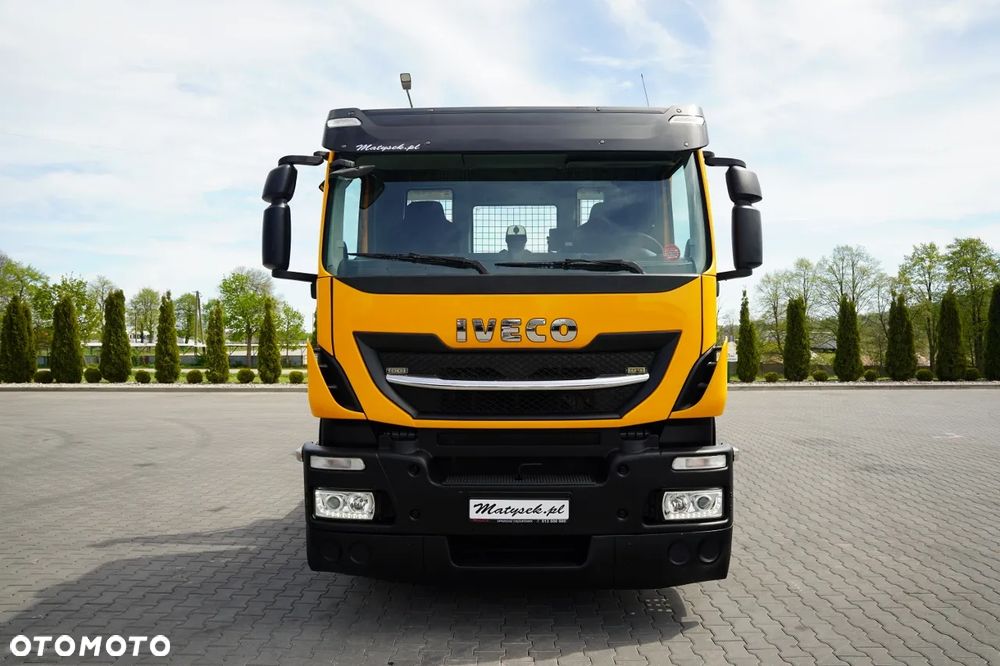 Iveco STRALIS 420 / 8X4 / LAWETA / PLATFORMA 10 M / NAJAZDY HYDRAULICZNE / 2 OSIE PODNOSZONE I SKRĘTNE / CAŁA NA PODUSZKACH / KAMERA / - 18