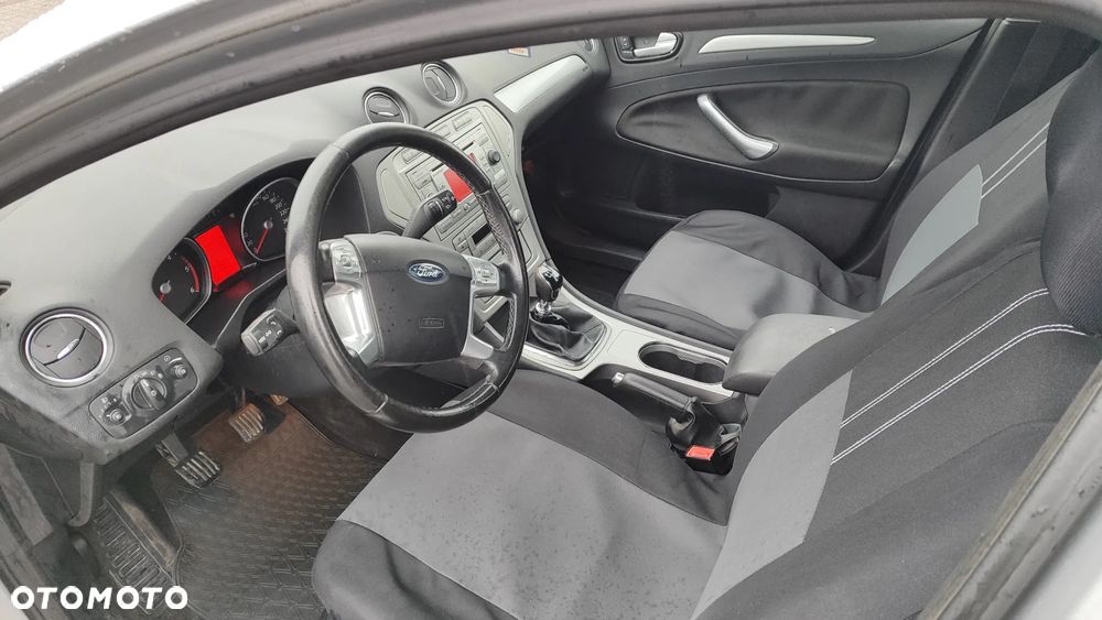 Ford Mondeo 2.0 TDCi Ambiente - 8