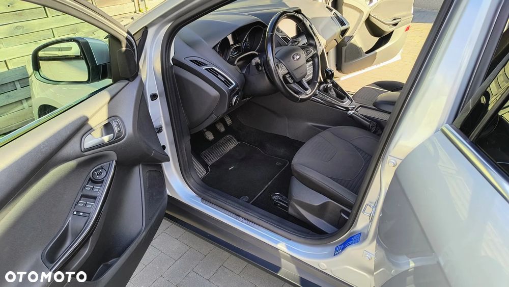 Ford Focus 1.5 EcoBoost Titanium ASS - 9