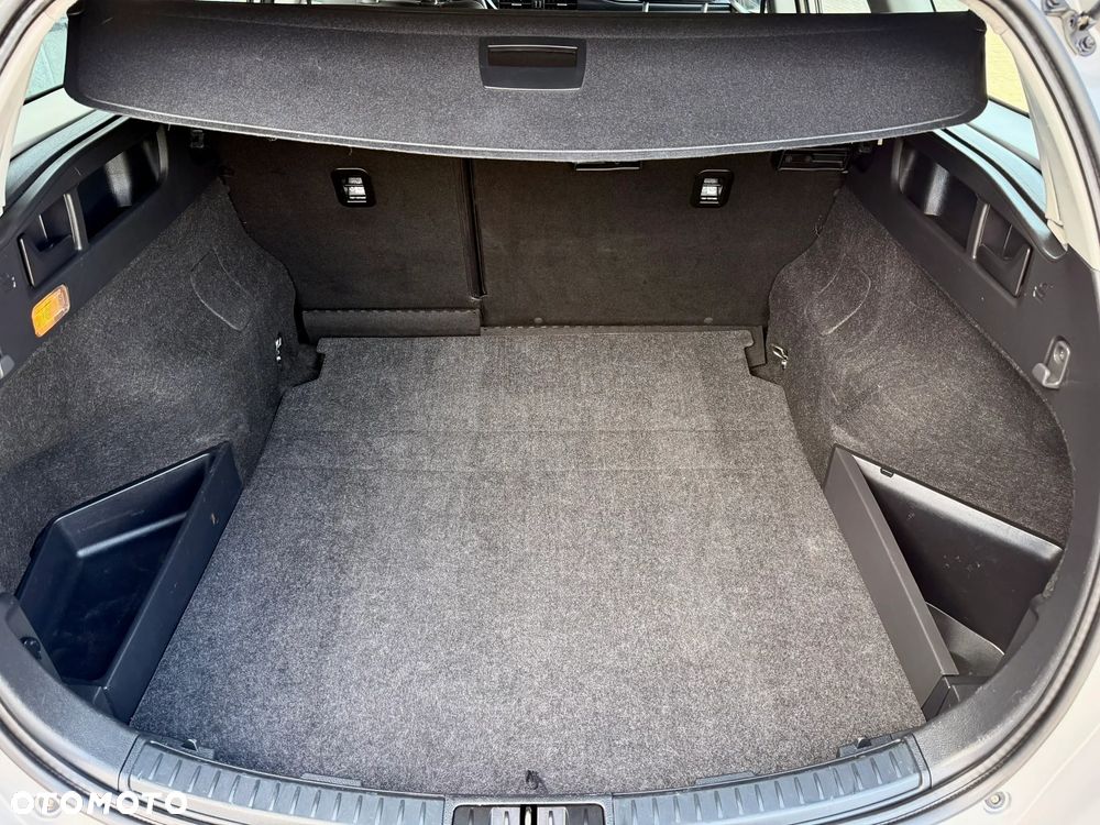 Toyota Auris 1.4 D-4D Dynamic - 16