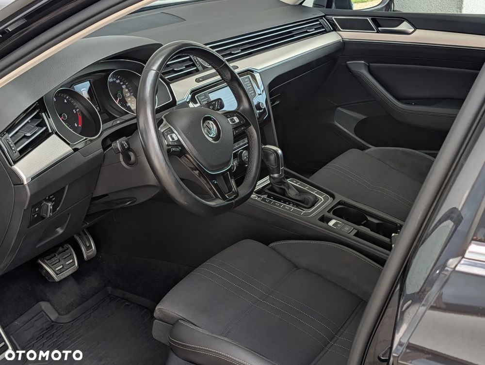 Volkswagen Passat Alltrack 2.0 TDI SCR DSG 4Motion - 10