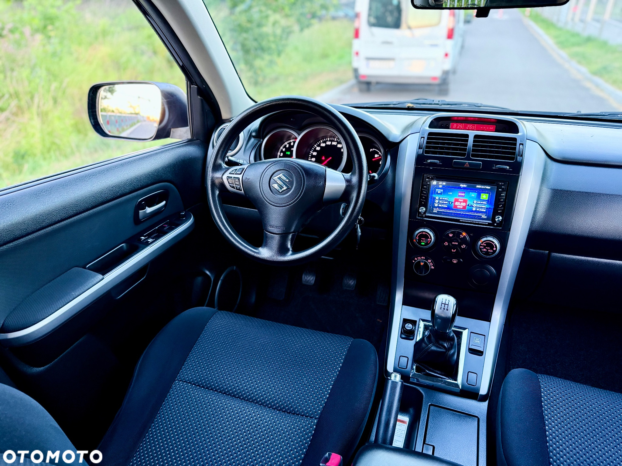Suzuki Grand Vitara 2.0 De luxe - 28