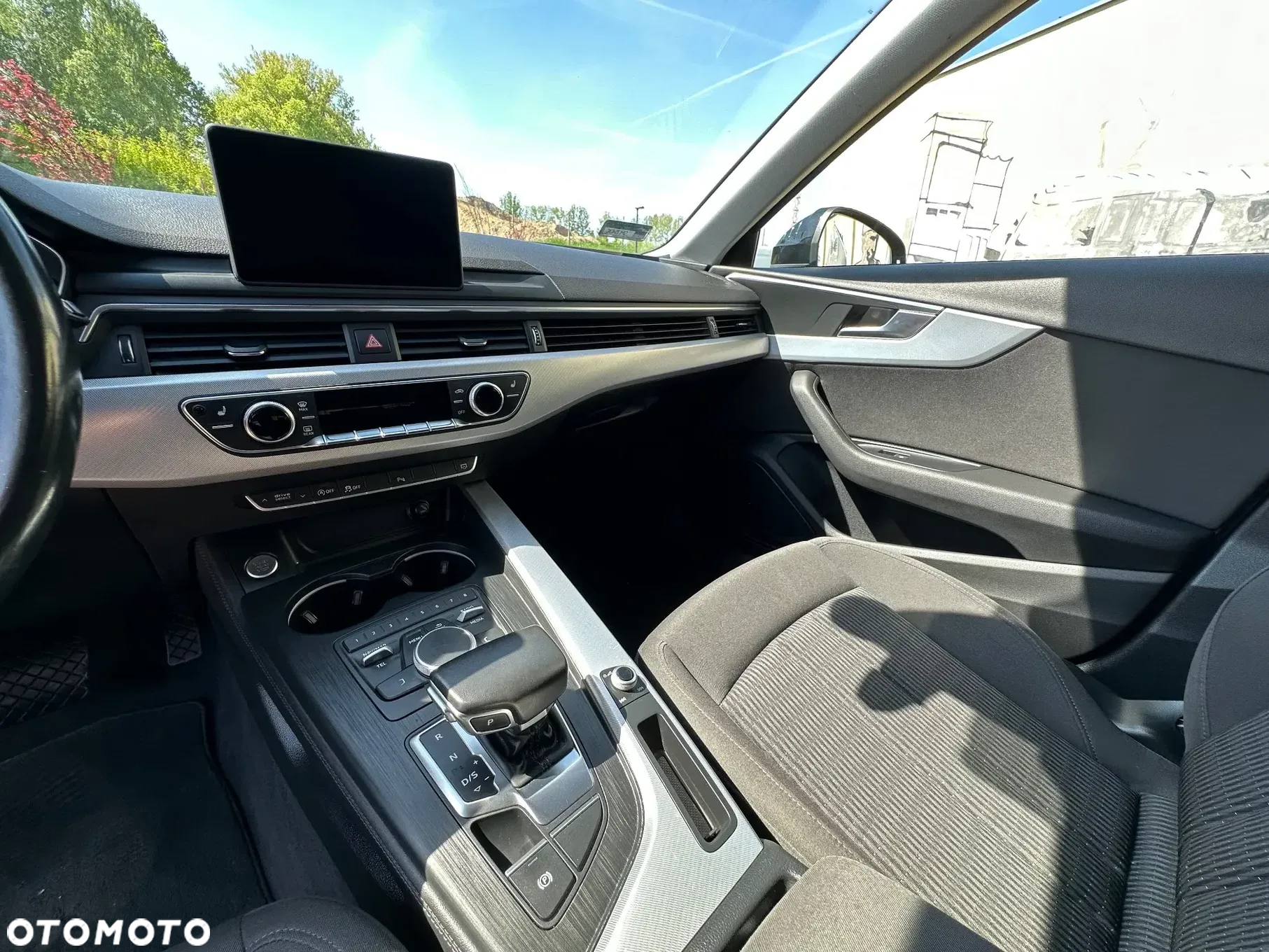 Audi A4 2.0 TDI Design S tronic - 32
