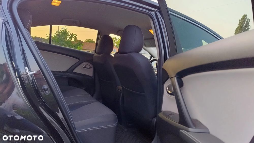 Toyota Avensis 1.8 Premium - 11